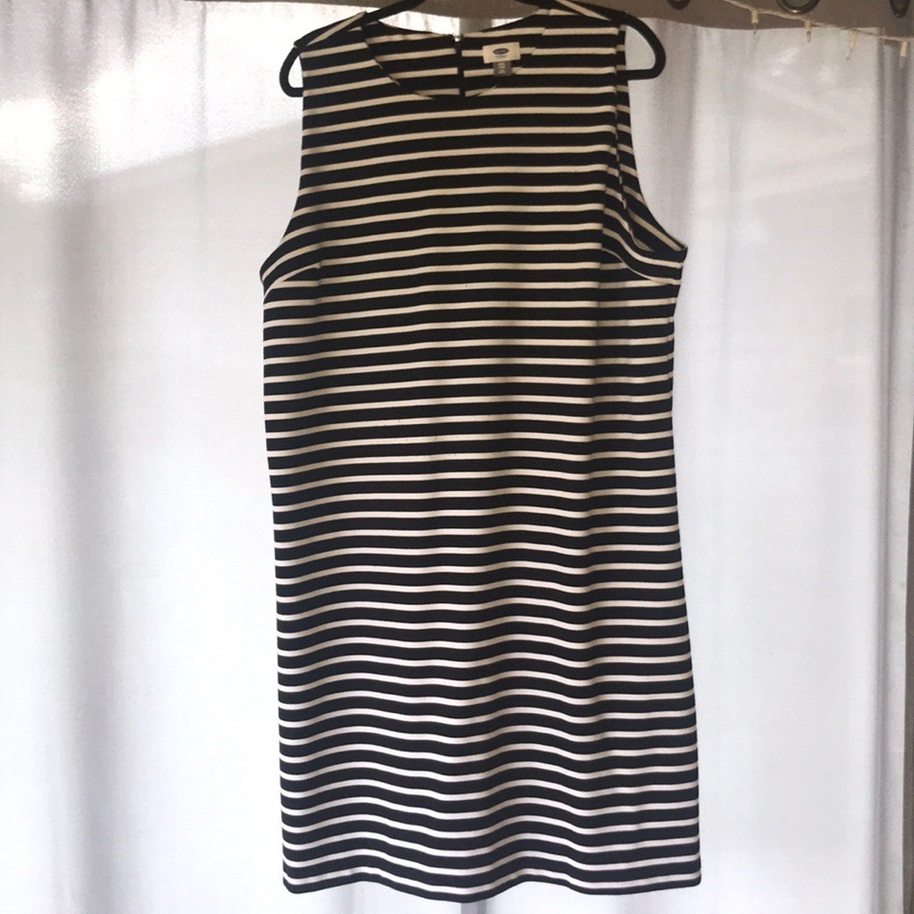 Old Navy sheath dress black and white stripes